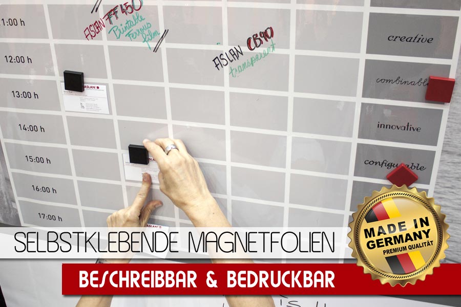 Beschriftete Magnetfolie selbstklebend für Magnete auf Wand geklebt