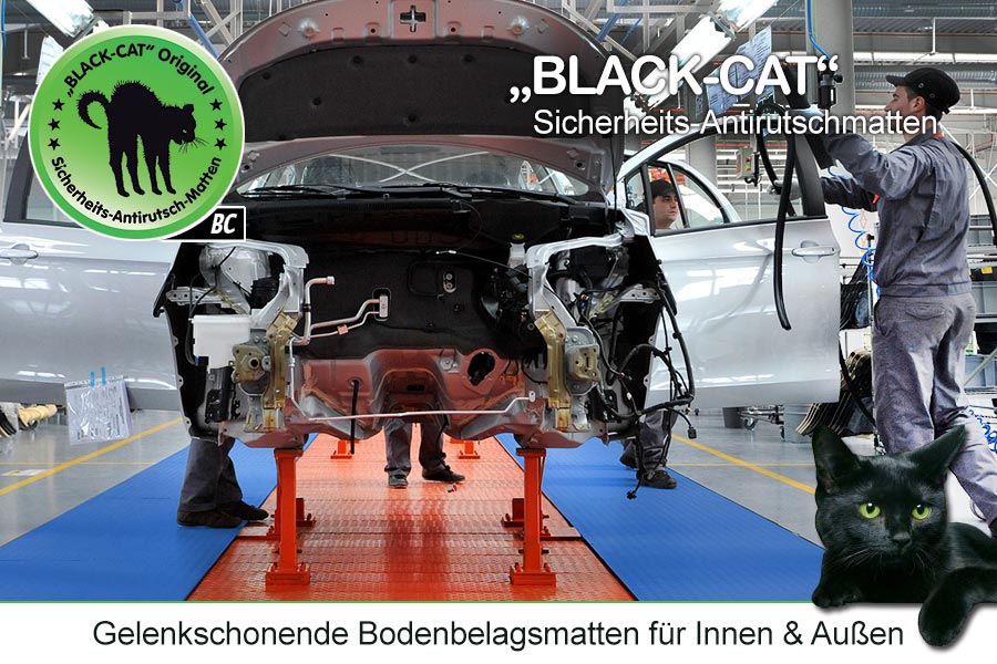 blaue antirutsch bodenbelagsmatte in kfz-werkstatt