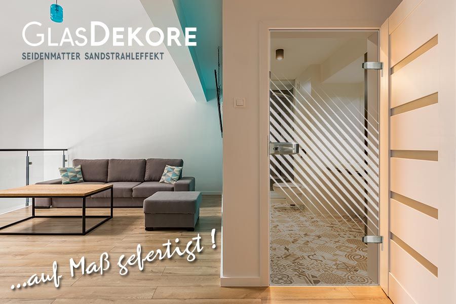 teildurchsichtiges-glastuermotiv-mit-diagonalen-streifen-aus-sandstrahleffektfolie
