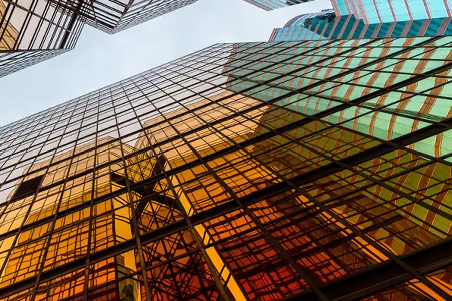 Sonnenschutzfolie Bronze-dunkel Innen auf Glasfassade Hochhaus