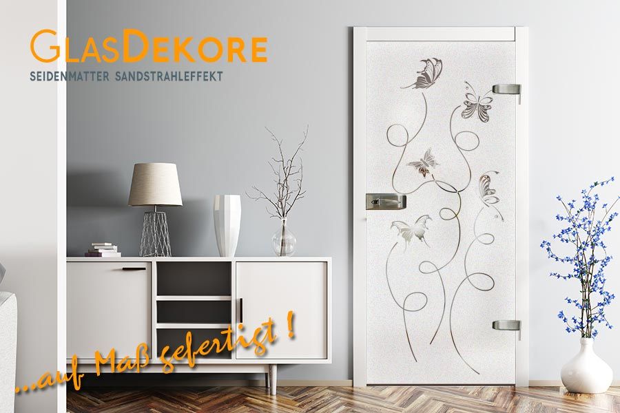 satiniertes-glasdekor-fauna-motiv-schmetterlinge-hintergrund-blickdicht