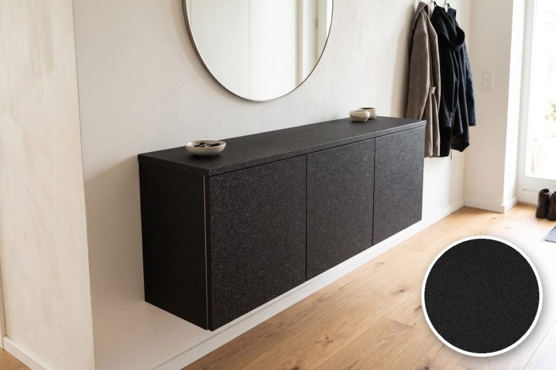 Anwendungsbeispiel mit Coverstyl Möbelfolie Black Disco – Glitzer Schwarz, rechts unten die Oberfläche im Detail