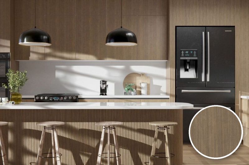 Anwendungsbeispiel mit Coverstyl Möbelfolie Cedar Walnut – Nussbaum dunkel, rechts unten die Oberfläche im Detail