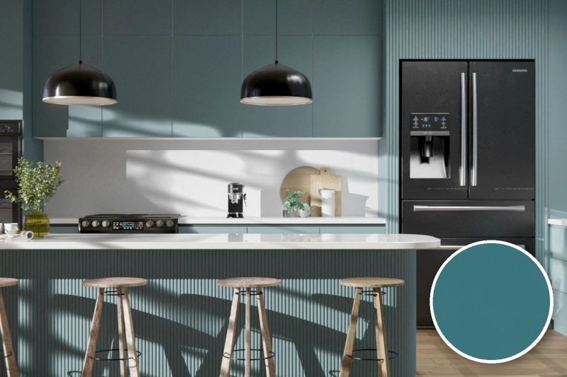 Anwendungsbeispiel mit Coverstyl Möbelfolie Teal – Uni petrolblau, rechts unten die Oberfläche im Detail