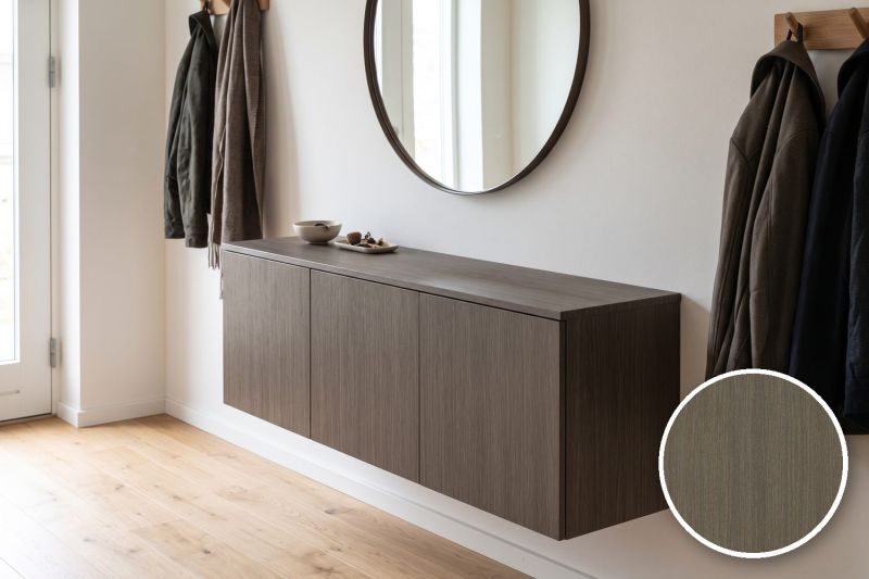Anwendungsbeispiel mit Coverstyl Möbelfolie Rich walnut – Nussbaum dunkel, rechts unten die Oberfläche im Detail