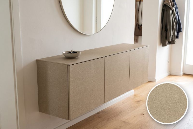 Anwendungsbeispiel mit Coverstyl Möbelfolie Champagne Disco – Glitzer Champagner, rechts unten die Oberfläche im Detail