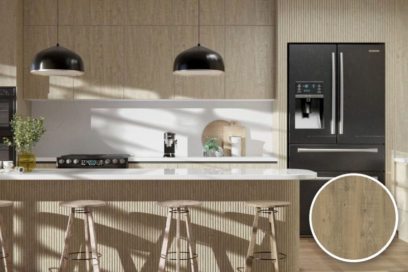 Anwendungsbeispiel mit Coverstyl Möbelfolie Bucolic Oak – Eiche mittel, rechts unten die Oberfläche im Detail