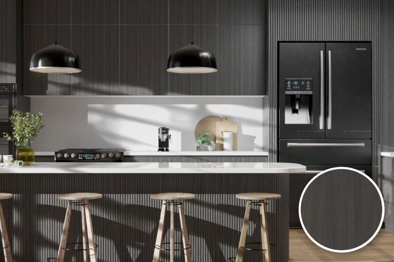 Anwendungsbeispiel mit Coverstyl Möbelfolie Black Teak – Teak dunkel, rechts unten die Oberfläche im Detail