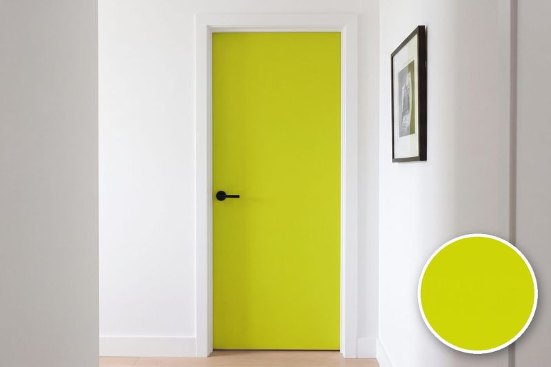 Anwendungsbeispiel mit Coverstyl Möbelfolie Limoncello – Uni zitronengelb, rechts unten die Oberfläche im Detail