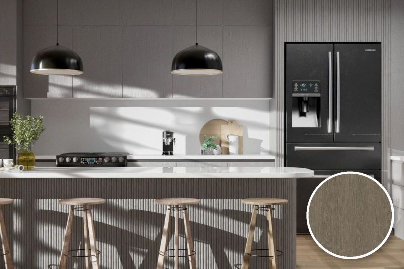 Anwendungsbeispiel mit Coverstyl Möbelfolie Grayish Oak – Eiche mittel, rechts unten die Oberfläche im Detail