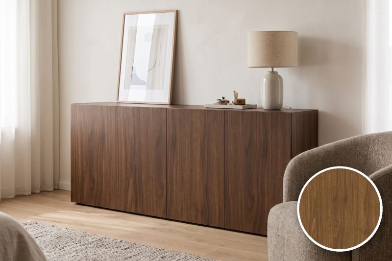 Anwendungsbeispiel mit Coverstyl Möbelfolie Haze Walnut – Nussbaum dunkel, rechts unten die Oberfläche im Detail