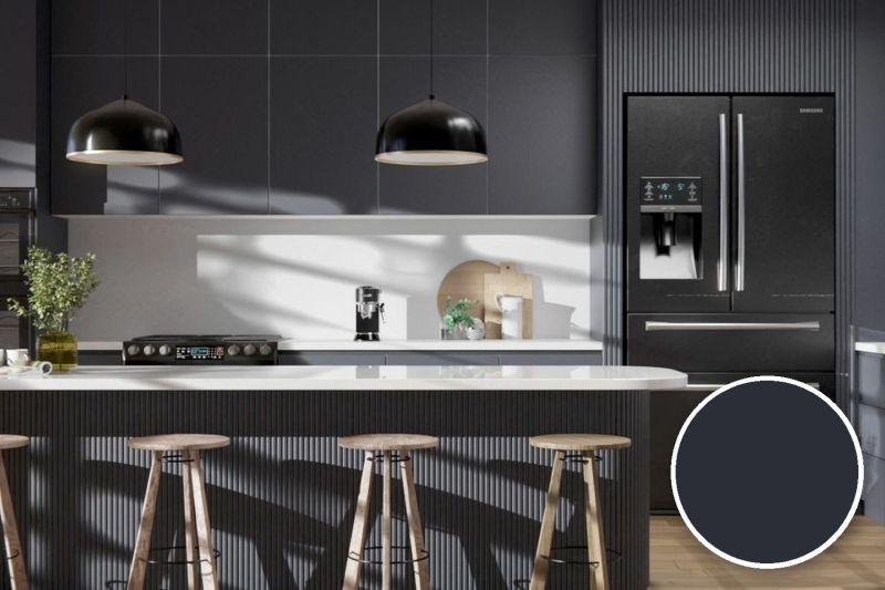 Anwendungsbeispiel mit Coverstyl Möbelfolie Midnight Blue – Uni nachtblau, rechts unten die Oberfläche im Detail