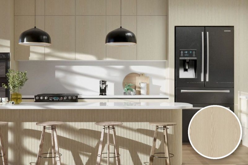 Anwendungsbeispiel mit Coverstyl Möbelfolie Nordic Oak – Eiche hell, rechts unten die Oberfläche im Detail