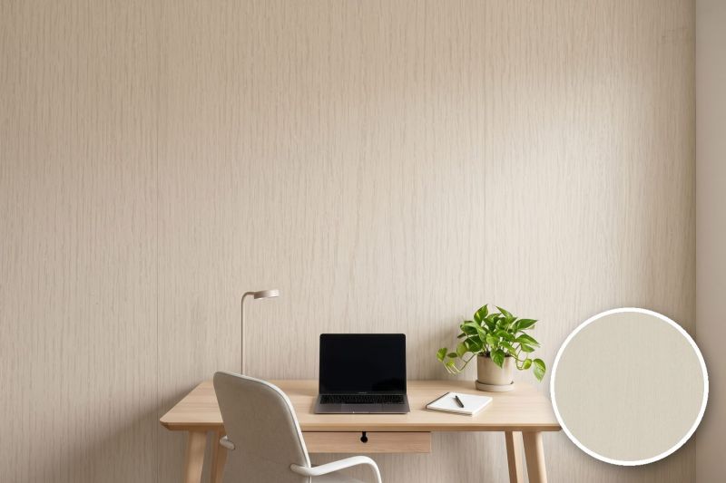 Anwendungsbeispiel mit Coverstyl Möbelfolie Luster – farbige Holzoptik mit Ästen, rechts unten die Oberfläche im Detail
