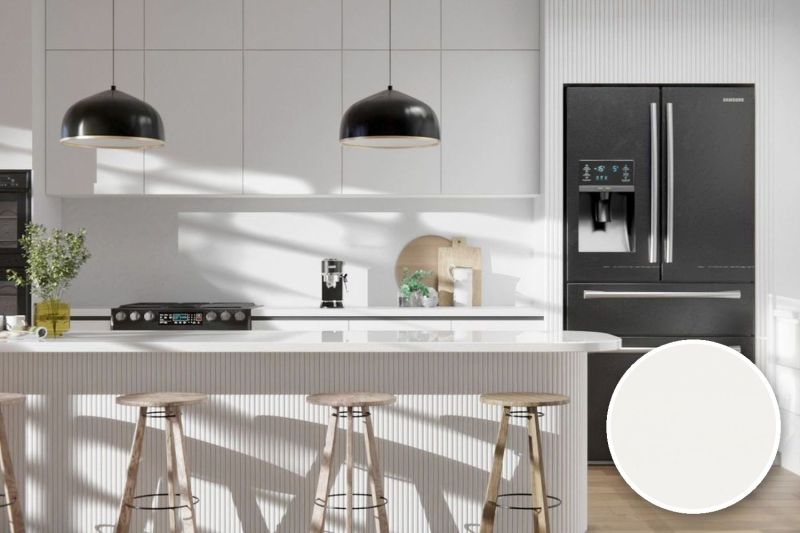 Anwendungsbeispiel mit Coverstyl Möbelfolie High Resistant - Lacquered White – Uni lackweiß extra robust, rechts unten die Oberfläche im Detail