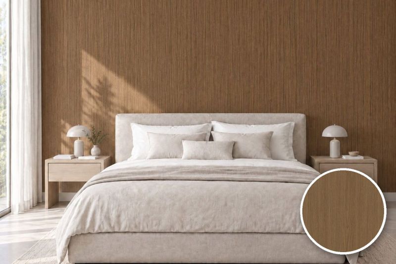 Anwendungsbeispiel mit Coverstyl Möbelfolie Deep Walnut – Nussbaum dunkel, rechts unten die Oberfläche im Detail