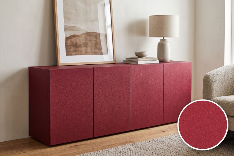 Anwendungsbeispiel mit Coverstyl Möbelfolie Red Disco – Glitzer Rot, rechts unten die Oberfläche im Detail