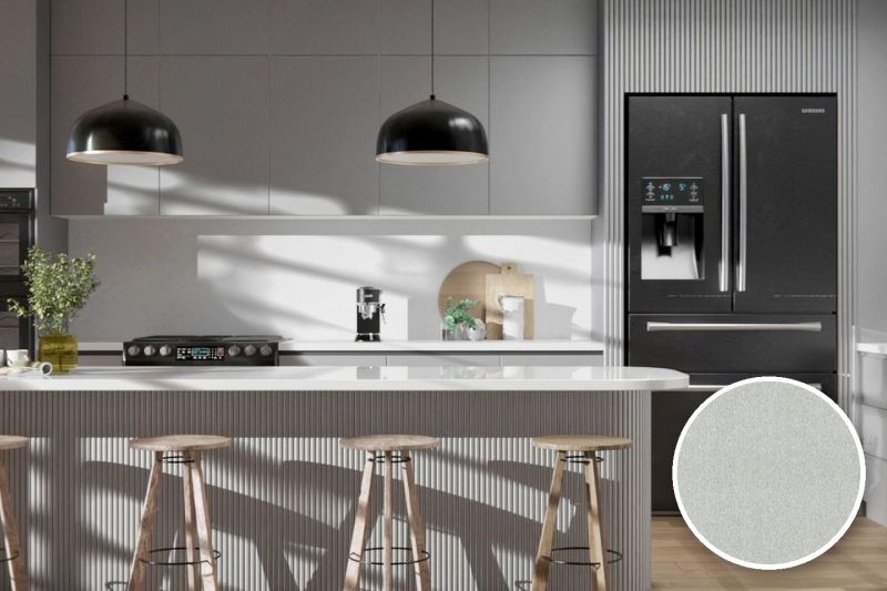 Anwendungsbeispiel mit Coverstyl Möbelfolie Hard Silver – Metall gebürstet Silber, kräftig, rechts unten die Oberfläche im Detail