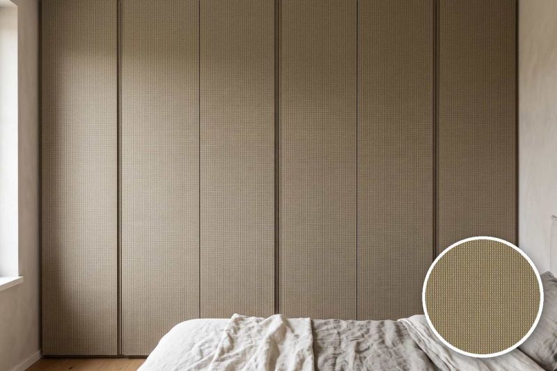 Anwendungsbeispiel mit Coverstyl Möbelfolie Pebble Loom – Webstruktur-Bastoptik naturbraun, rechts unten die Oberfläche im Detail