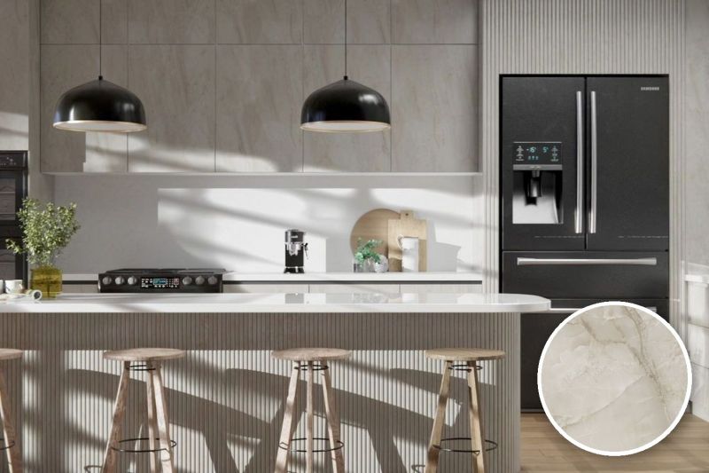 Anwendungsbeispiel mit Coverstyl Möbelfolie Onyx Gold – Marmor gold, rechts unten die Oberfläche im Detail
