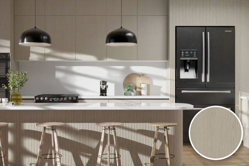 Anwendungsbeispiel mit Coverstyl Möbelfolie Natural Eucalyptus – Eukalyptus mittel, rechts unten die Oberfläche im Detail