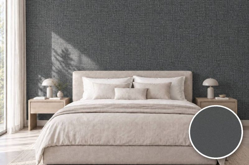 Anwendungsbeispiel mit Coverstyl Möbelfolie Herringbone Gray – Fischgrät-Optik grau, rechts unten die Oberfläche im Detail