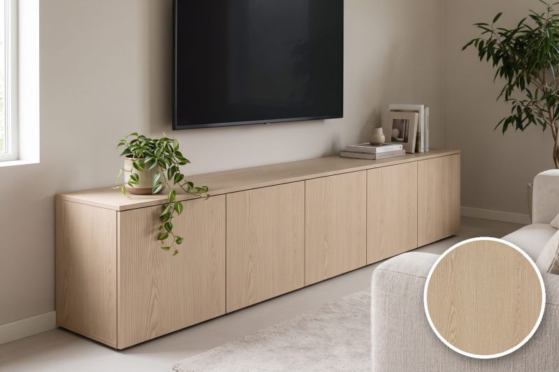 Anwendungsbeispiel mit Coverstyl Möbelfolie Beige Ash – Esche hell, rechts unten die Oberfläche im Detail