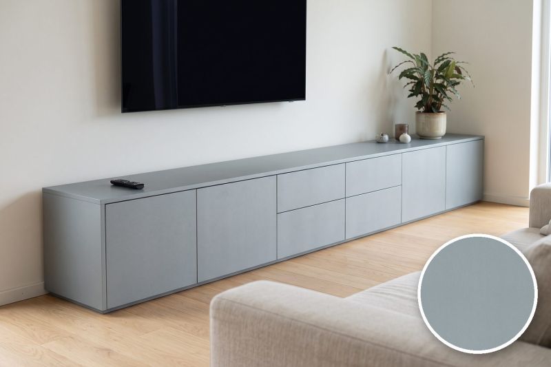 Anwendungsbeispiel mit Coverstyl Möbelfolie Mat Aluminium – Metall gebürstet Aluminium matt, rechts unten die Oberfläche im Detail