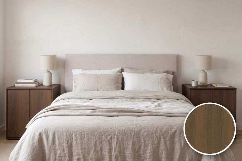 Anwendungsbeispiel mit Coverstyl Möbelfolie Bourbon Walnut – Nussbaum dunkel, rechts unten die Oberfläche im Detail