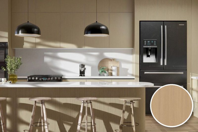 Anwendungsbeispiel mit Coverstyl Möbelfolie Amber Oak – Eiche hell, rechts unten die Oberfläche im Detail