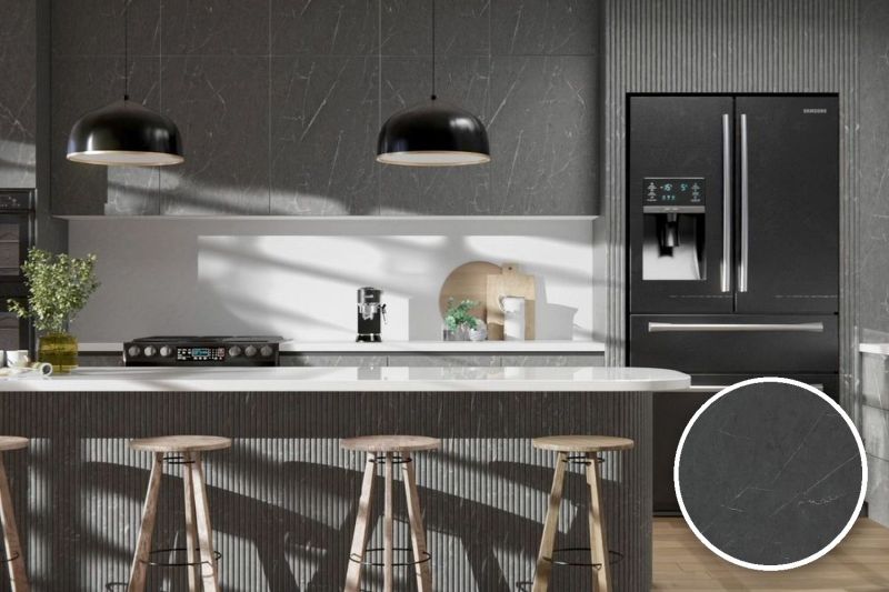 Anwendungsbeispiel mit Coverstyl Möbelfolie High Resistant - Armani Nero – Marmor schwarz, rechts unten die Oberfläche im Detail