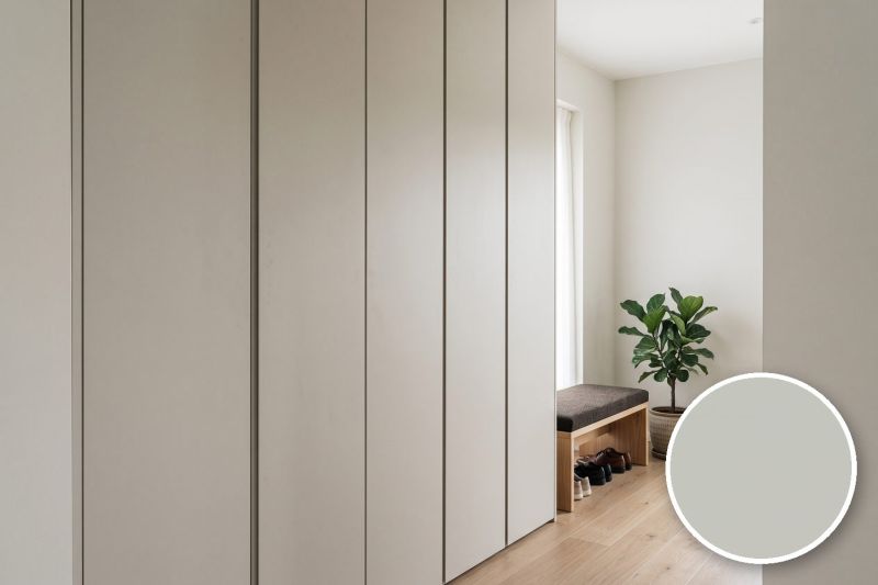 Anwendungsbeispiel mit Coverstyl Möbelfolie Alpaca – Uni lichtgrau seidenmatt, rechts unten die Oberfläche im Detail