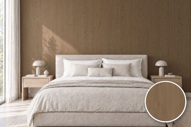 Anwendungsbeispiel mit Coverstyl Möbelfolie Amber Oak – Eiche dunkel, rechts unten die Oberfläche im Detail