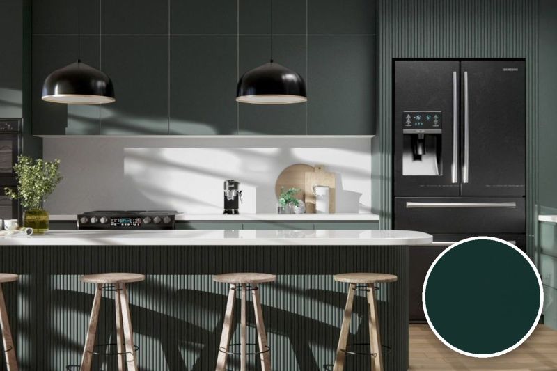 Anwendungsbeispiel mit Coverstyl Möbelfolie Deep Green – Uni kieferngrün seidenmatt, rechts unten die Oberfläche im Detail
