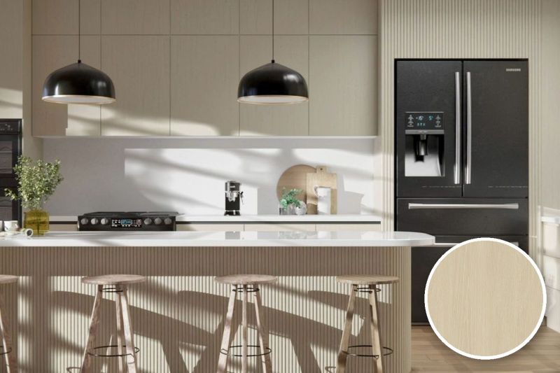 Anwendungsbeispiel mit Coverstyl Möbelfolie Cream Oak – Eiche hell, rechts unten die Oberfläche im Detail