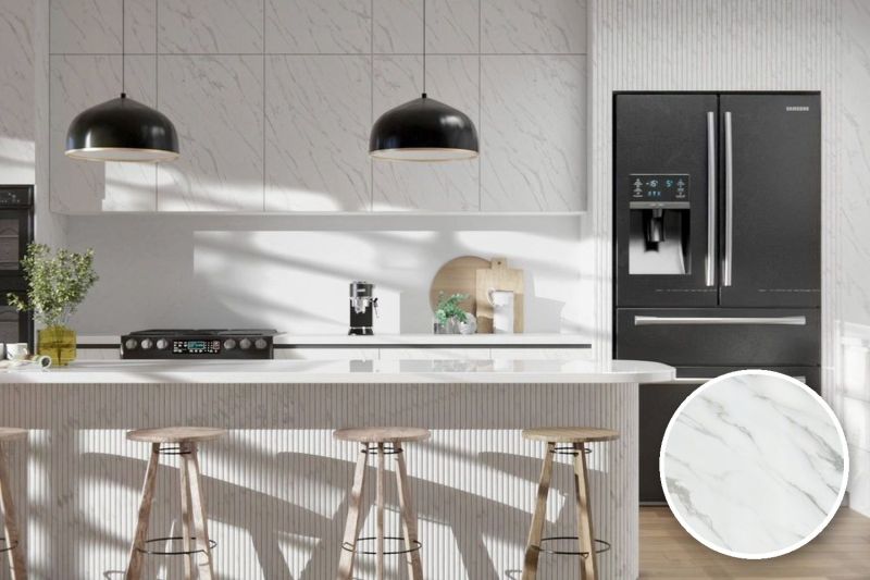 Anwendungsbeispiel mit Coverstyl Möbelfolie Statuary White – Marmor weiß, rechts unten die Oberfläche im Detail