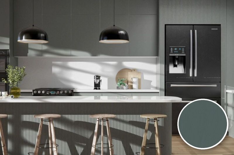 Anwendungsbeispiel mit Coverstyl Möbelfolie Crispy Moss – Holzoptik moosgrün, rechts unten die Oberfläche im Detail